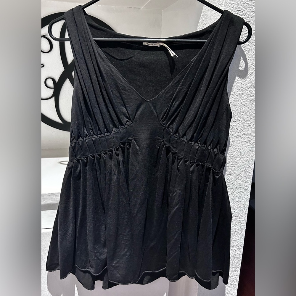 Leon Max (Max Studio) Women’s Sleeveless Blouse